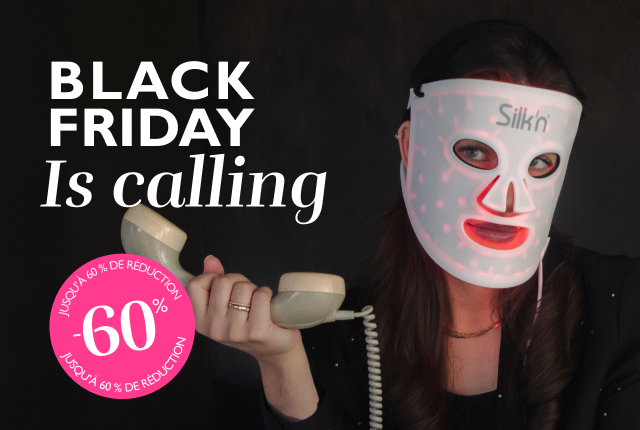 Woman wearing the LED Face Mask of Silk'n